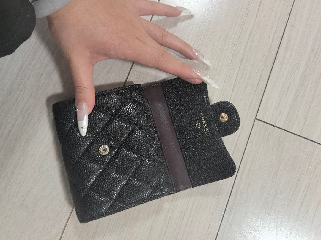 CHANEL 黒 レザー 三つ折り財布