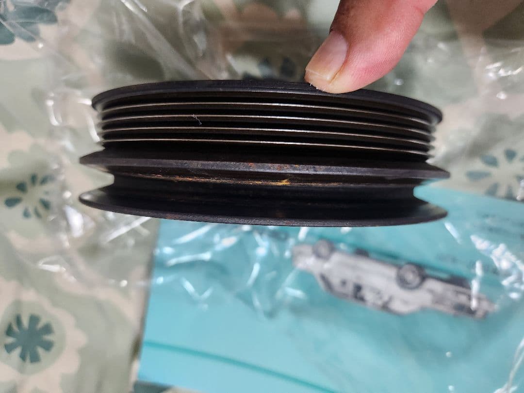 三菱デボネアV(E-S12A)純正　クランクダンパープーリー中古品