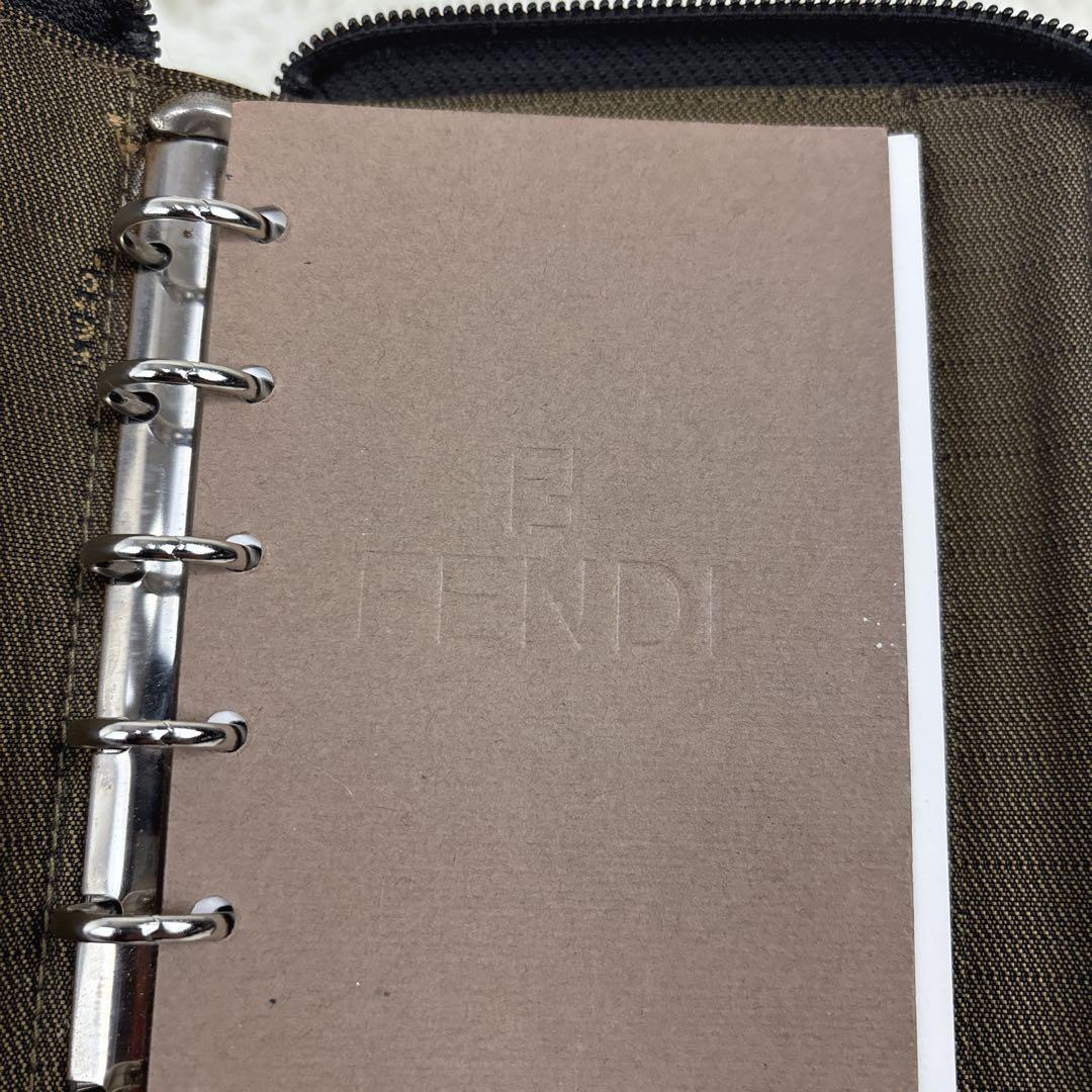 フェンディ　FENDI 手帳ケース　ズッカ　ラウンドファスナー