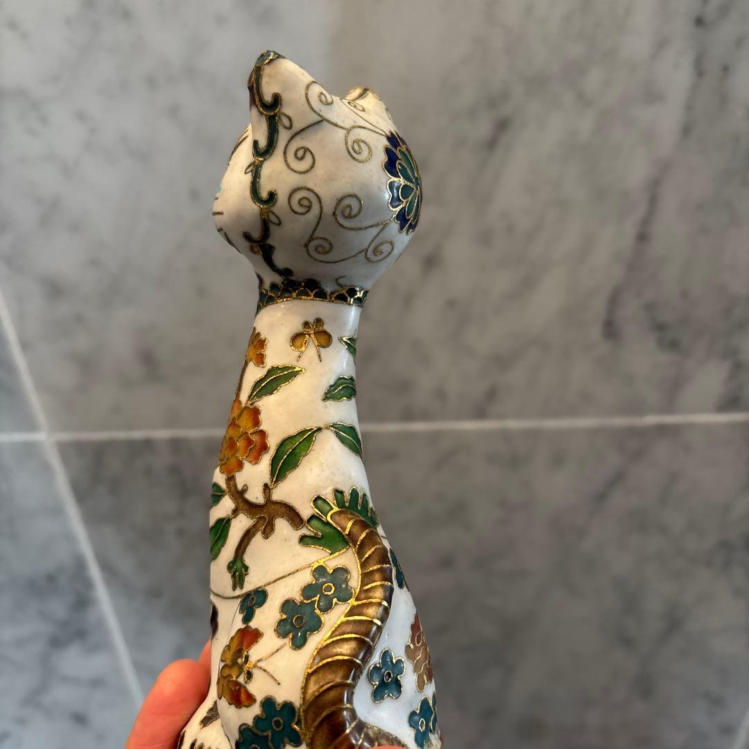KAZUアンティーク入れ墨のように体に描かれたお花や金彩が芸術的な猫ちゃんの陶器