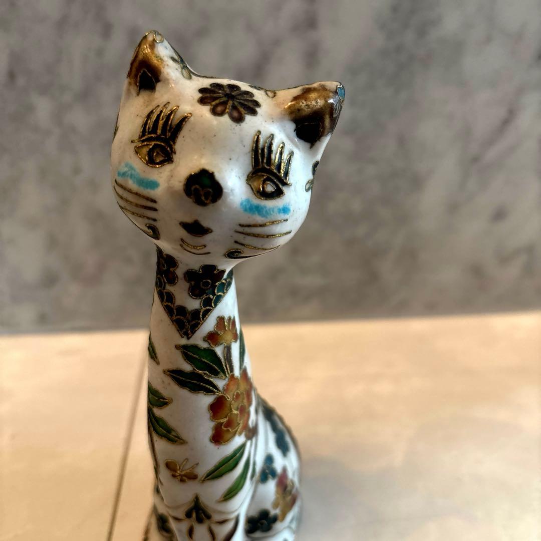 KAZUアンティーク入れ墨のように体に描かれたお花や金彩が芸術的な猫ちゃんの陶器