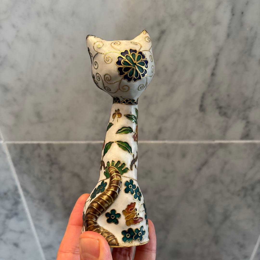 KAZUアンティーク入れ墨のように体に描かれたお花や金彩が芸術的な猫ちゃんの陶器