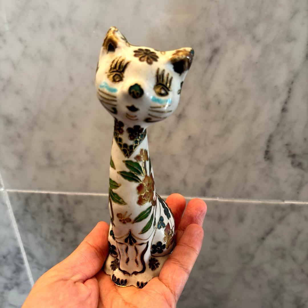 KAZUアンティーク入れ墨のように体に描かれたお花や金彩が芸術的な猫ちゃんの陶器