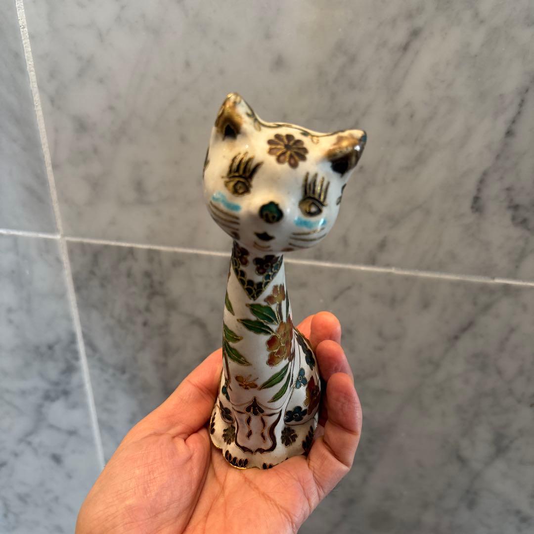 KAZUアンティーク入れ墨のように体に描かれたお花や金彩が芸術的な猫ちゃんの陶器