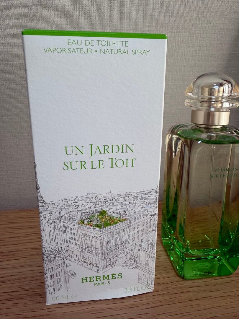 HERMES UN JARDIN SUR LE TOIT 屋根の上の庭