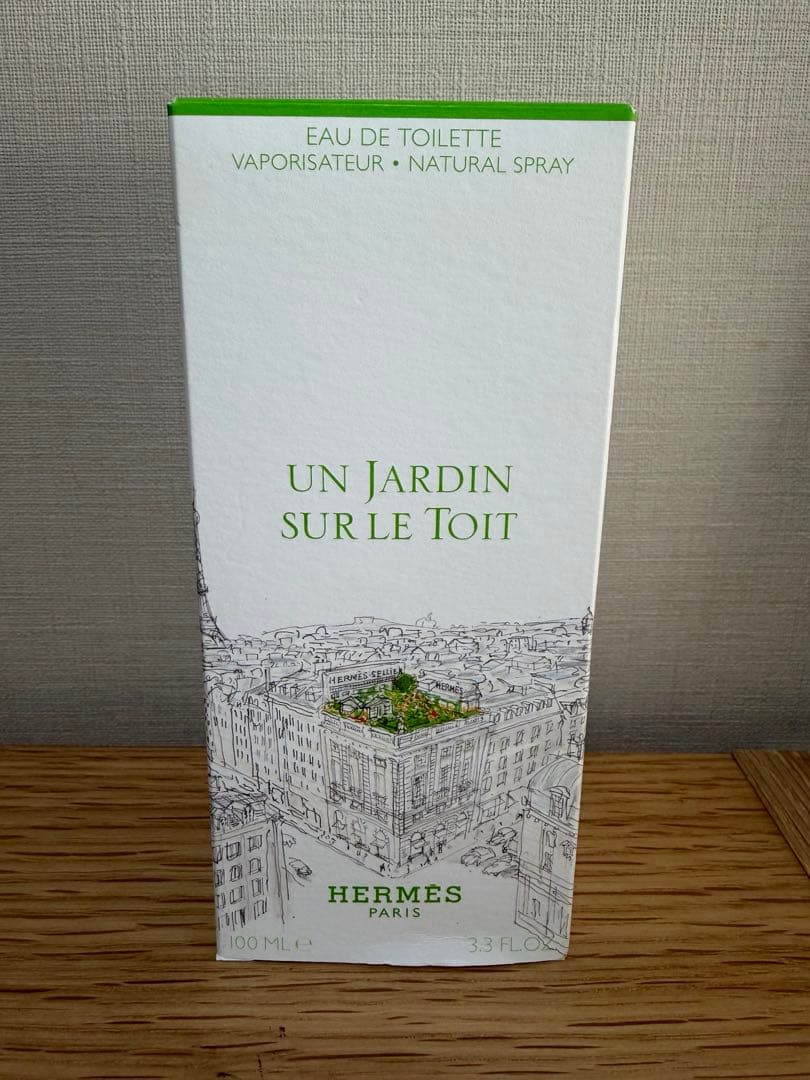 HERMES UN JARDIN SUR LE TOIT 屋根の上の庭