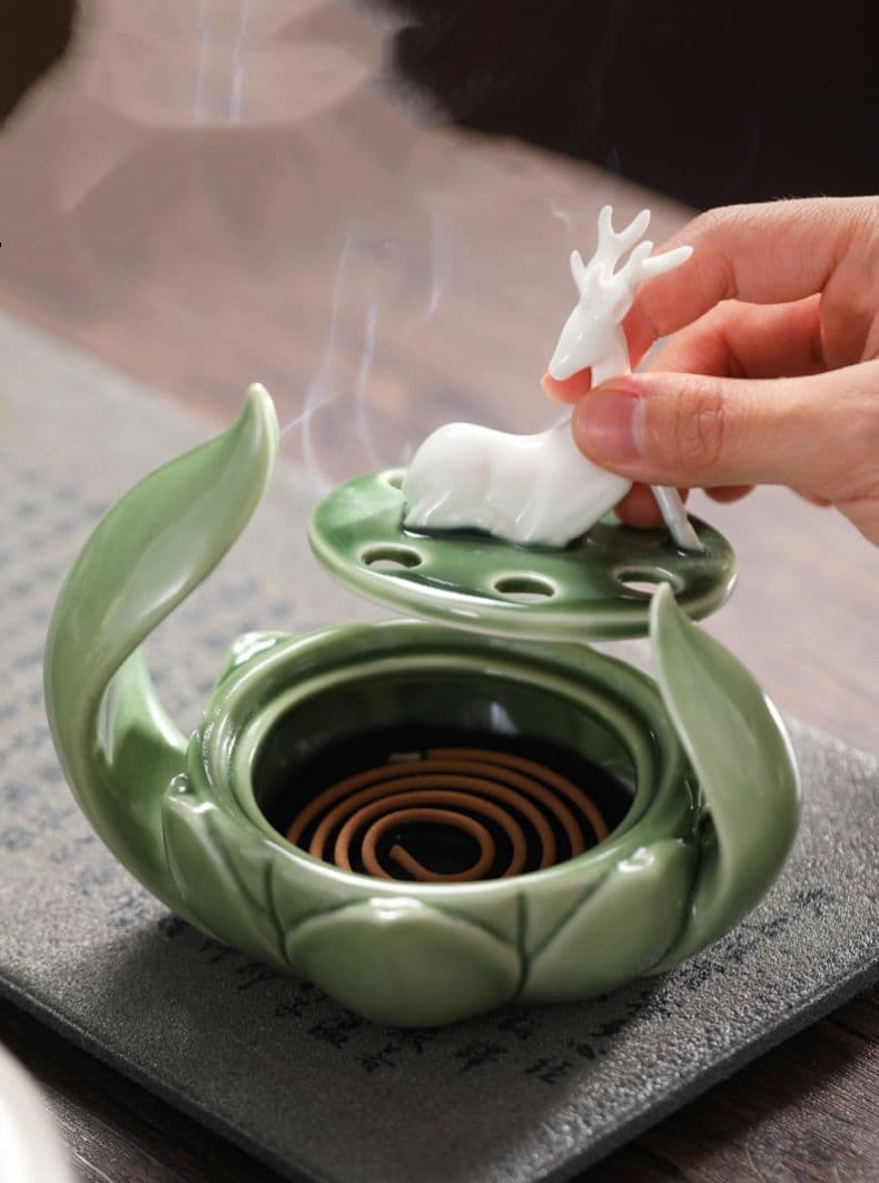 一鹿蓮升香炉 陶磁器 香炉 香道具装飾品 工芸品 美術品 置物
